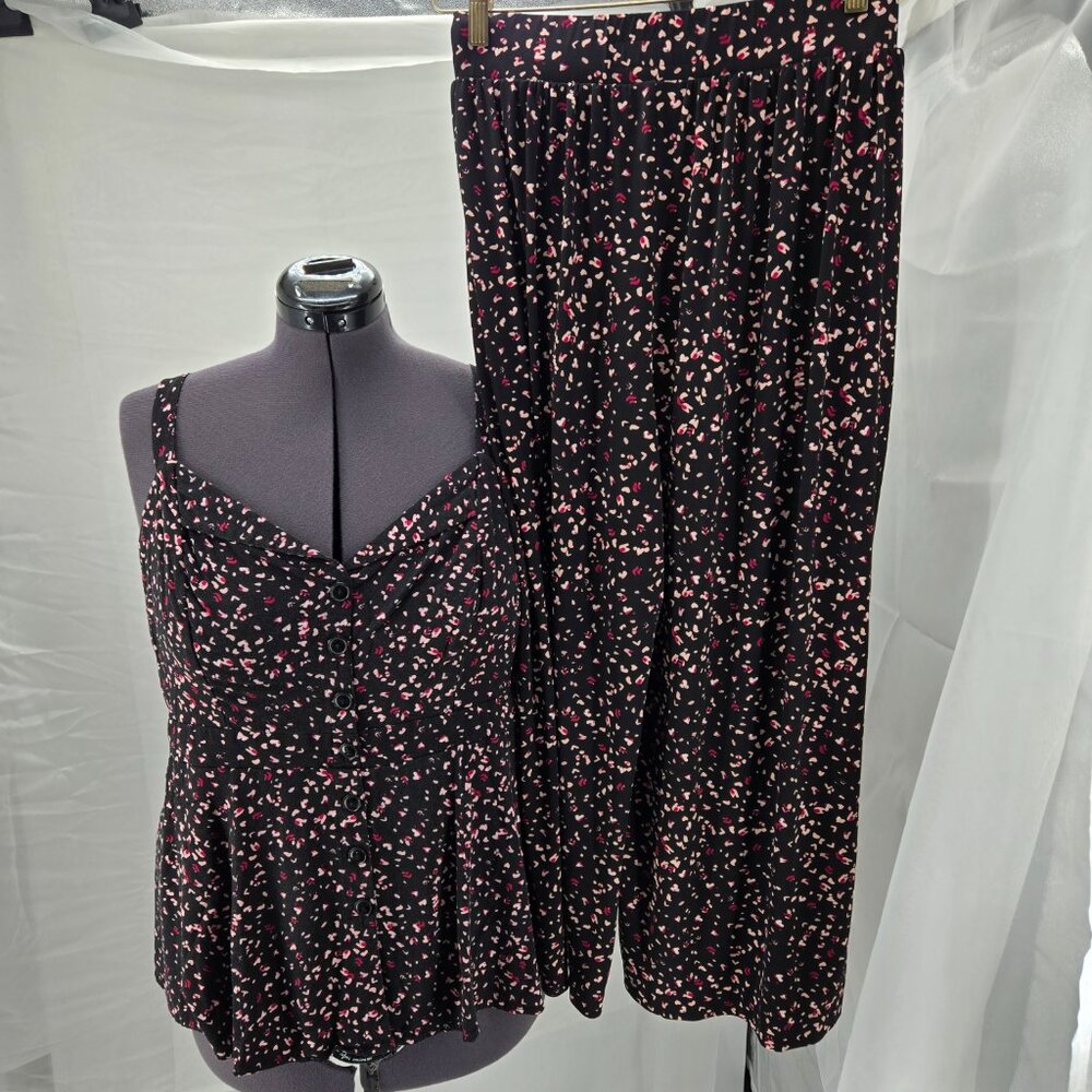 630-16 Torrid 2 Cami top & Capri pants Abstract Ditsy 2 pc SET Size 1 (16/18)